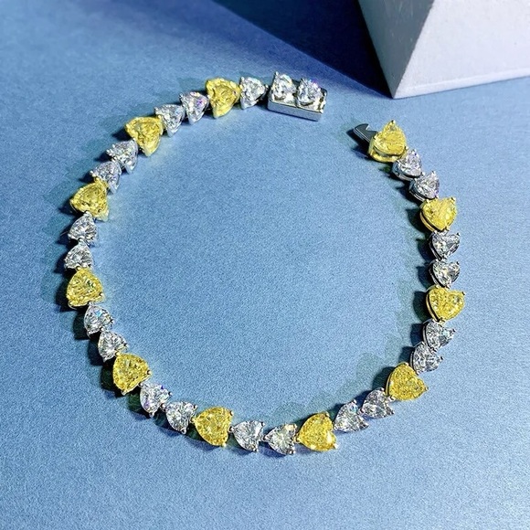 11ct Canary Heart Tennis Bracelet - Picture 4 of 9
